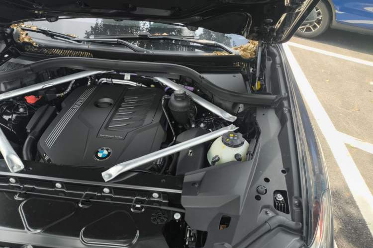 Used BMW X5 2022 Restyled xDrive 40Li M Sport Package Engine Bay Left