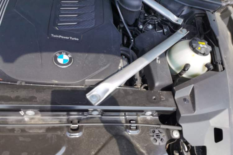 Used BMW X5 2022 xDrive 40Li M Sport Package Engine Bay Left