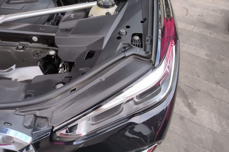 Used BMW X5 2022 xDrive 40Li M Sport Package Engine Bay Left