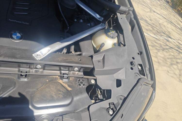 Used BMW X5 2022 xDrive40i M Sport Package Engine Bay Left