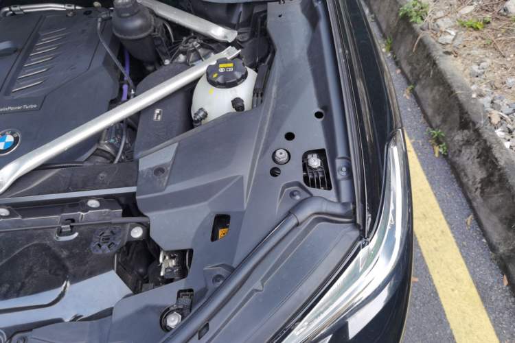 Used BMW X5 2022 Restyled xDrive 40Li M Sport Package Engine Bay Left