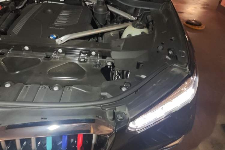 Used BMW X5 2022 xDrive 40Li M Sport Package Engine Bay Left