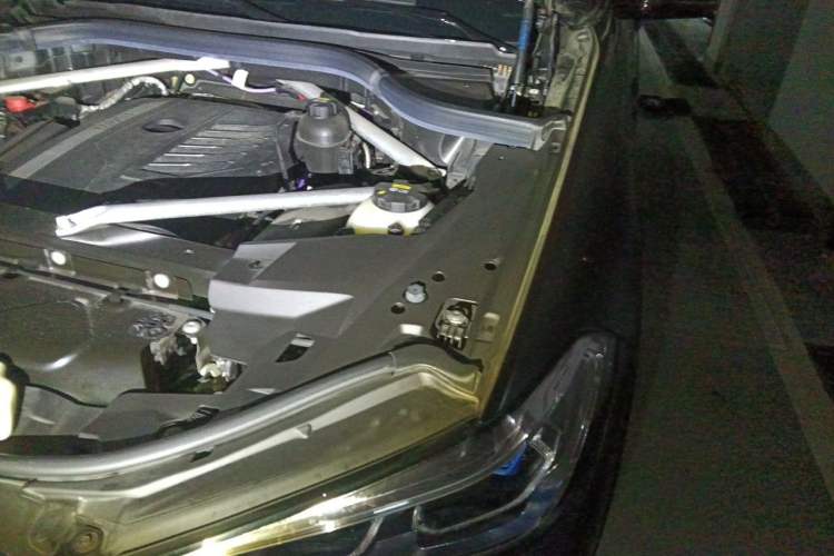 Used BMW X5 2022 xDrive 40Li M Sport Package Engine Bay Left