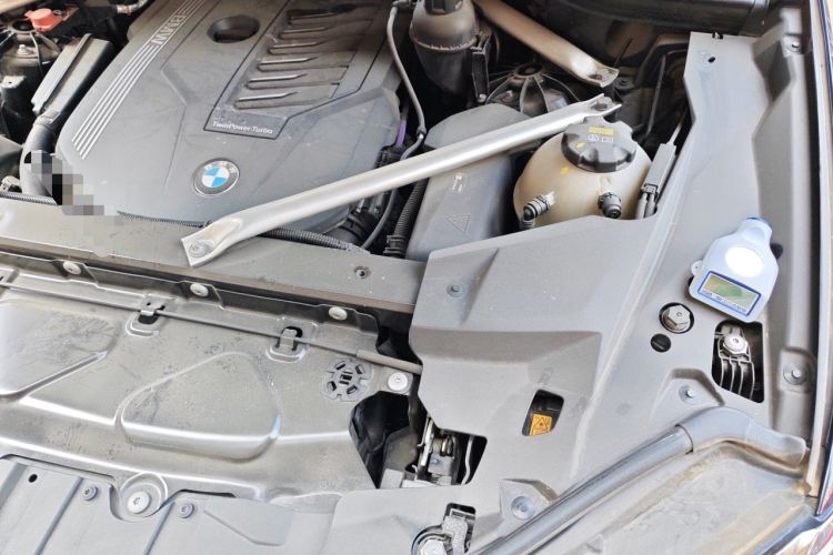Used BMW X5 2022 xDrive 40Li M Sport Package Engine Bay Left