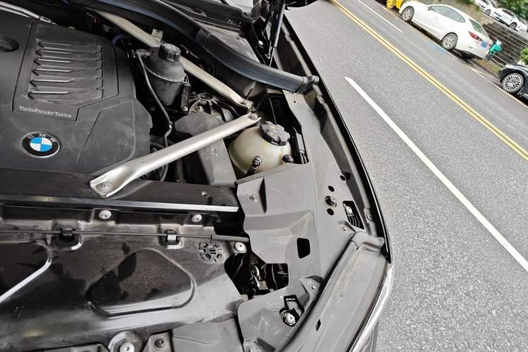 Used BMW X5 2022 Restyled xDrive 40Li Luxury Edition M Sport Package Engine Bay Left