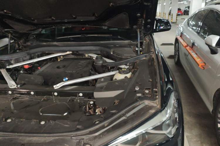 Used BMW X5 2022 xDrive 30Li M Sport Package Engine Bay Left