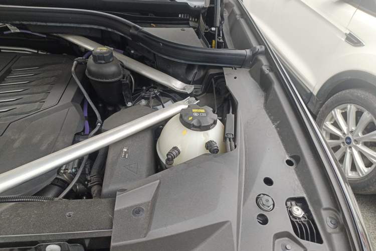 Used BMW X5 2022 xDrive 40Li M Sport Package Engine Bay Left