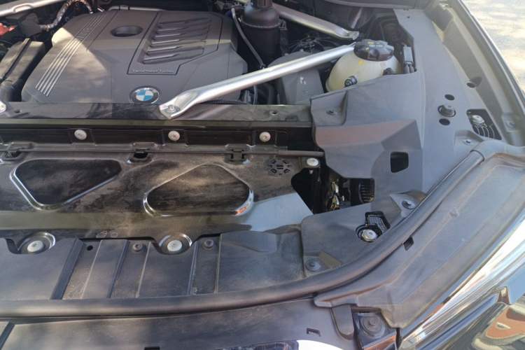 Used BMW X5 2022 Restyled xDrive 40Li M Sport Package Engine Bay Left