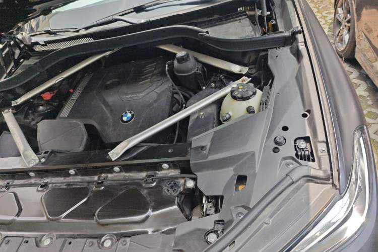 Used BMW X5 2022 xDrive 30Li M Sport Package Engine Bay Left