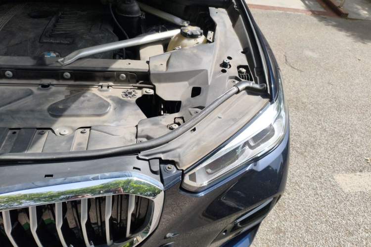 Used BMW X5 2022 xDrive40i M Sport Package Engine Bay Left