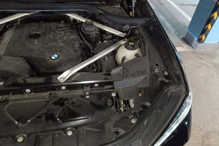 Used BMW X5 2022 xDrive 30Li Luxury M Sport Package Engine Bay Left