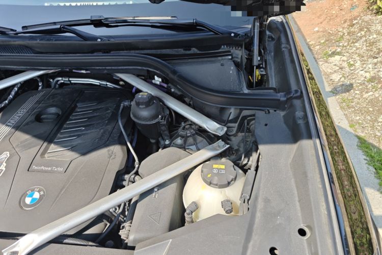 Used BMW X5 2022 xDrive 40Li M Sport Package Engine Bay Left