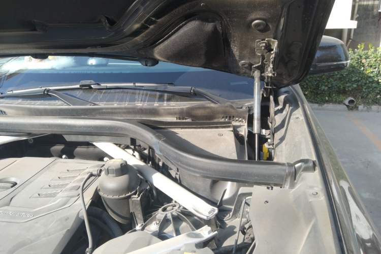 Used BMW X5 2022 xDrive30i M Sport Package Engine Bay Left