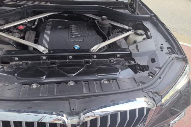 Used BMW X5 2022 xDrive 40Li M Sport Package Engine Bay Left