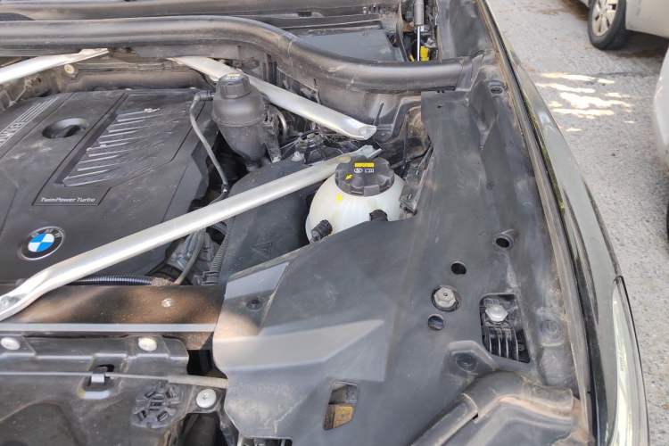 Used BMW X5 2022 xDrive40i Luxury Edition M Sport Package Engine Bay Left