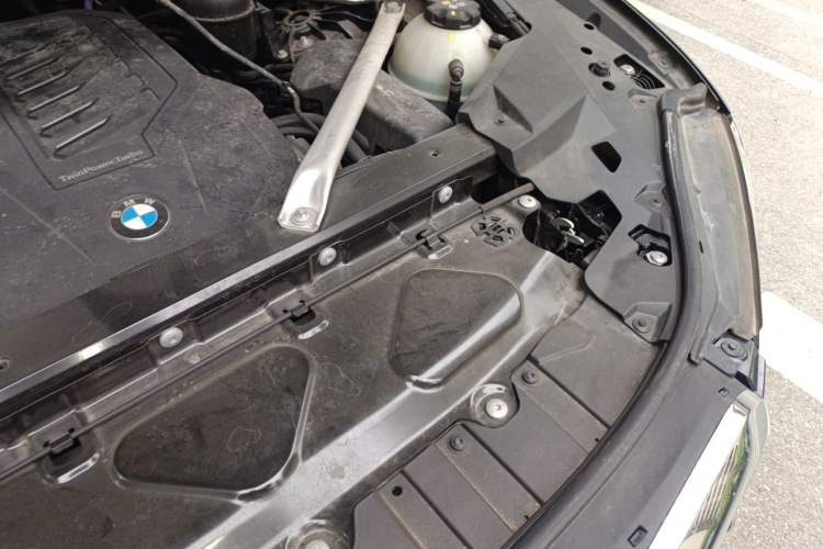 Used BMW X5 2022 Restyled xDrive 40Li M Sport Package Engine Bay Left