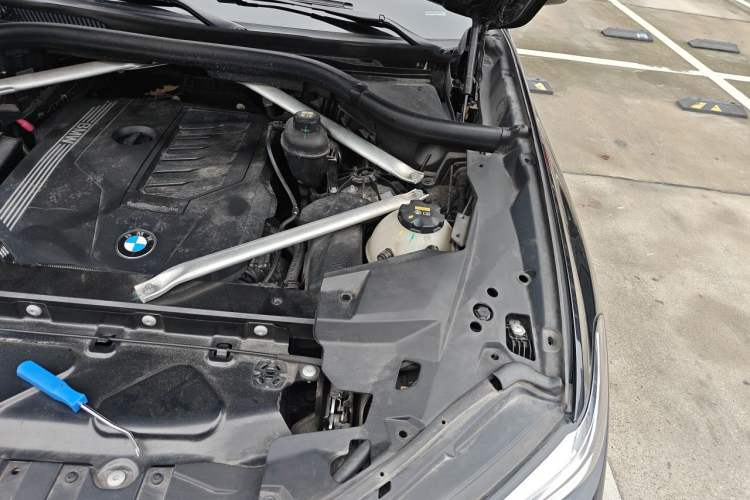 Used BMW X5 2022 xDrive40i M Sport Package Engine Bay Left