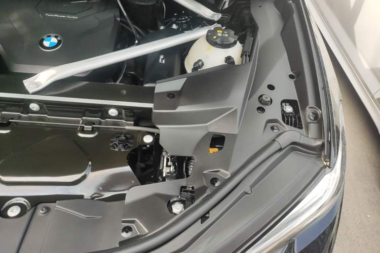 Used BMW X5 2022 xDrive 30Li Luxury M Sport Package Engine Bay Left
