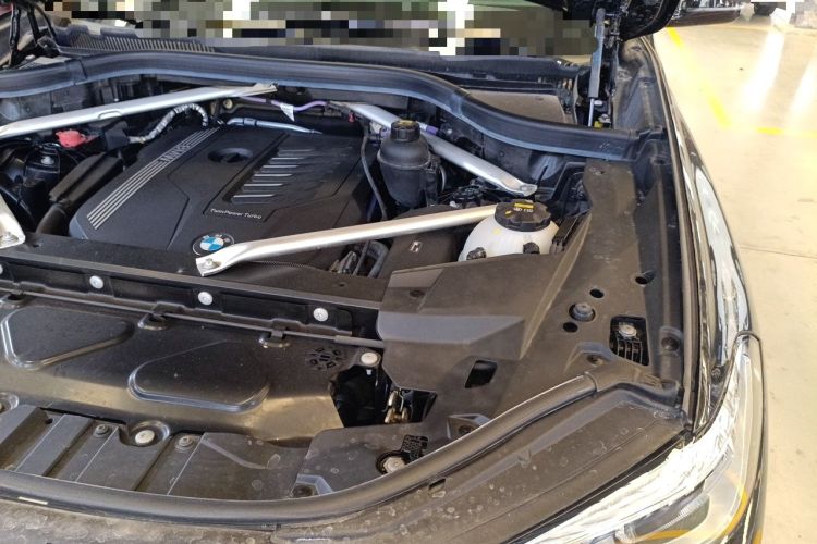 Used BMW X5 2022 Restyled xDrive 40Li Luxury Edition M Sport Package Engine Bay Left