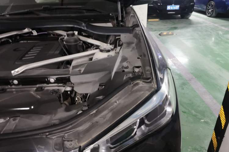 Used BMW X5 2022 xDrive 40Li M Sport Package Engine Bay Left