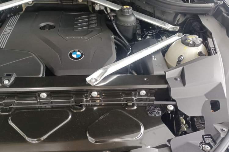 Used BMW X5 2022 xDrive 30Li Luxury M Sport Package Engine Bay Left