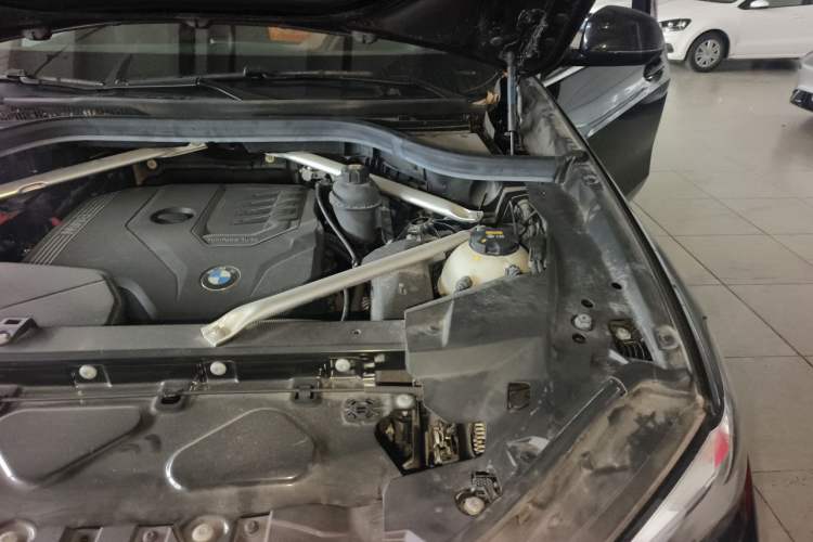 Used BMW X5 2022 Restyled xDrive 30Li Luxury Version M Sport Package Engine Bay Left