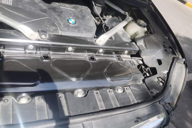 Used BMW X5 2022 xDrive 30Li Luxury M Sport Package Engine Bay Left