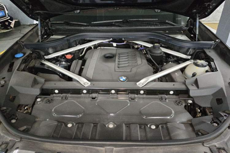 Used BMW X5 2022 xDrive 40Li M Sport Package Engine Bay