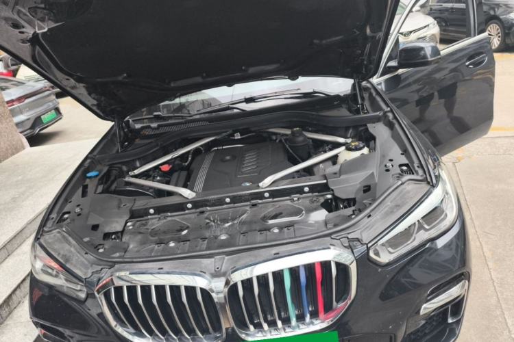 Used BMW X5 2022 xDrive 40Li M Sport Package Engine Bay