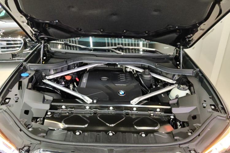 Used BMW X5 2022 Restyled xDrive 30Li Luxury Version M Sport Package Engine Bay
