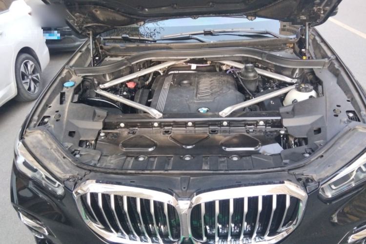 Used BMW X5 2022 xDrive 40Li M Sport Package Engine Bay