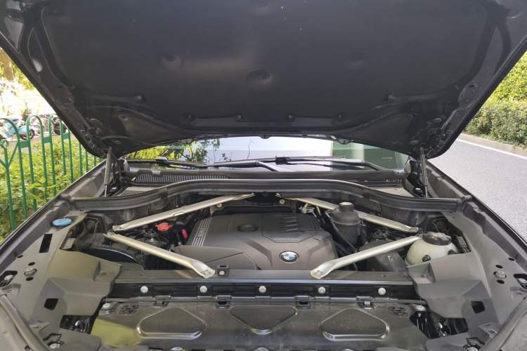 Used BMW X5 2022 xDrive 30Li Luxury M Sport Package Engine Bay