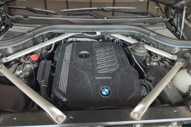 Used BMW X5 2022 Restyled xDrive 40Li M Sport Package Engine Bay
