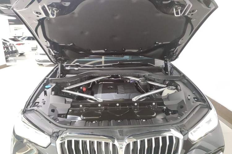 Used BMW X5 2022 Restyled xDrive 40Li M Sport Package Engine Bay