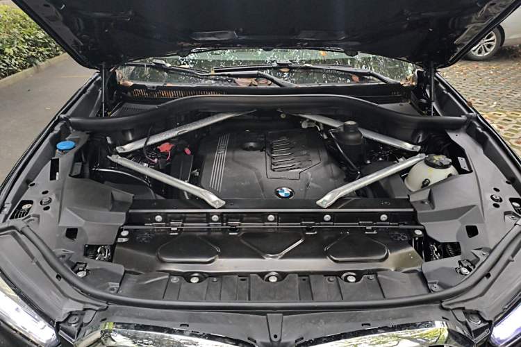 Used BMW X5 2022 xDrive40i M Sport Package Engine Bay