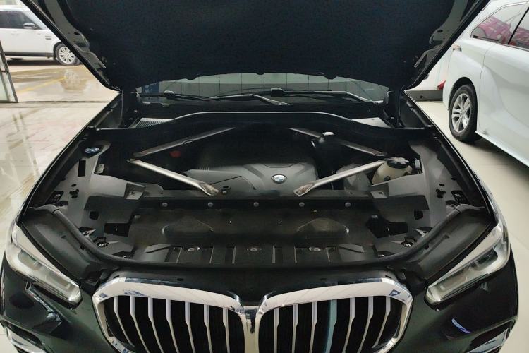 Used BMW X5 2022 Restyled xDrive 30Li Luxury Version M Sport Package Engine Bay
