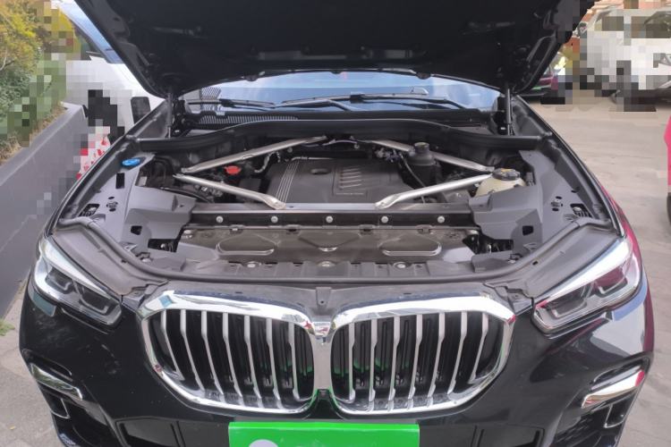 Used BMW X5 2022 xDrive 40Li M Sport Package Engine Bay