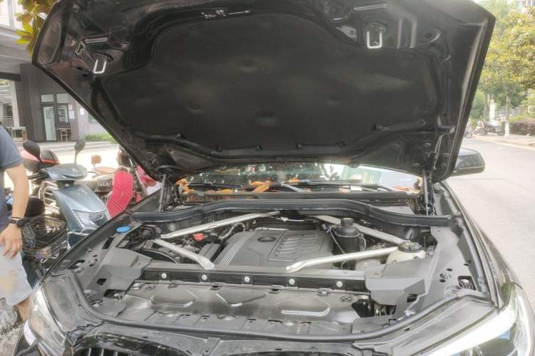 Used BMW X5 2022 xDrive 40Li M Sport Package Engine Bay
