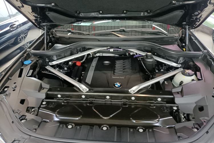 Used BMW X5 2022 xDrive 40Li M Sport Package Engine Bay