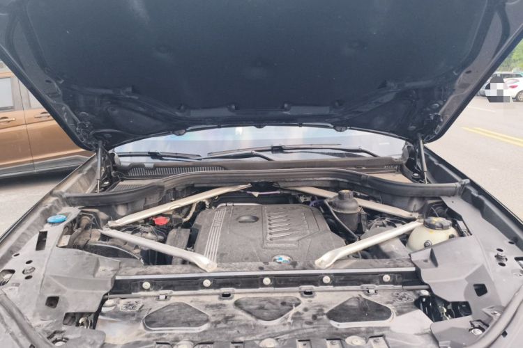 Used BMW X5 2022 xDrive 40Li Luxury Edition M Sport Package Engine Bay
