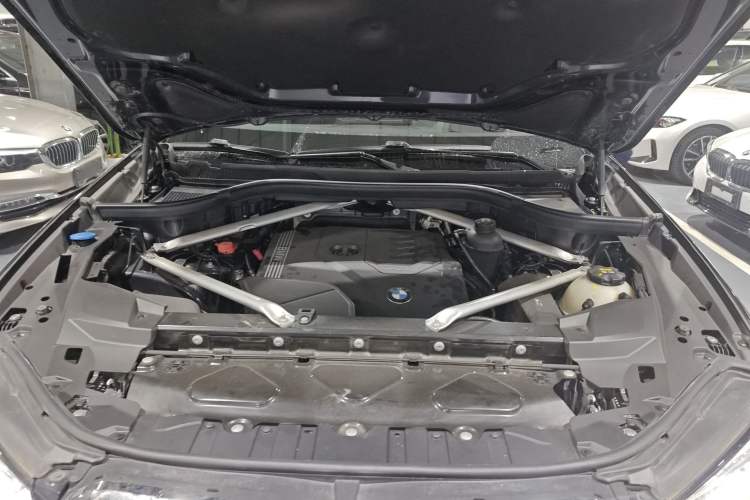 Used BMW X5 2022 xDrive 30Li Luxury M Sport Package Engine Bay