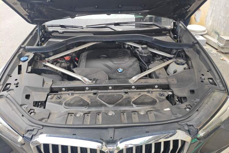Used BMW X5 2022 Restyled xDrive 30Li Luxury Version M Sport Package Engine Bay