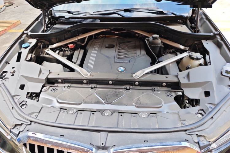 Used BMW X5 2022 xDrive 40Li M Sport Package Engine Bay