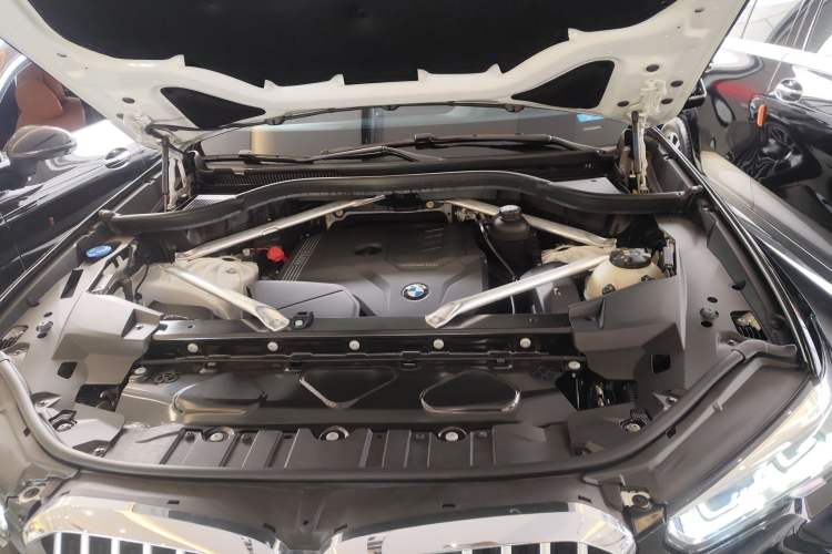 Used BMW X5 2022 Restyled xDrive 30Li Luxury Version M Sport Package Engine Bay