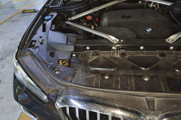 Used BMW X5 2022 xDrive 30Li Luxury M Sport Package Engine Bay Right