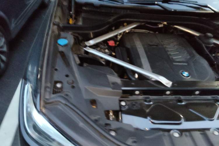 Used BMW X5 2022 xDrive 40Li M Sport Package Engine Bay Right