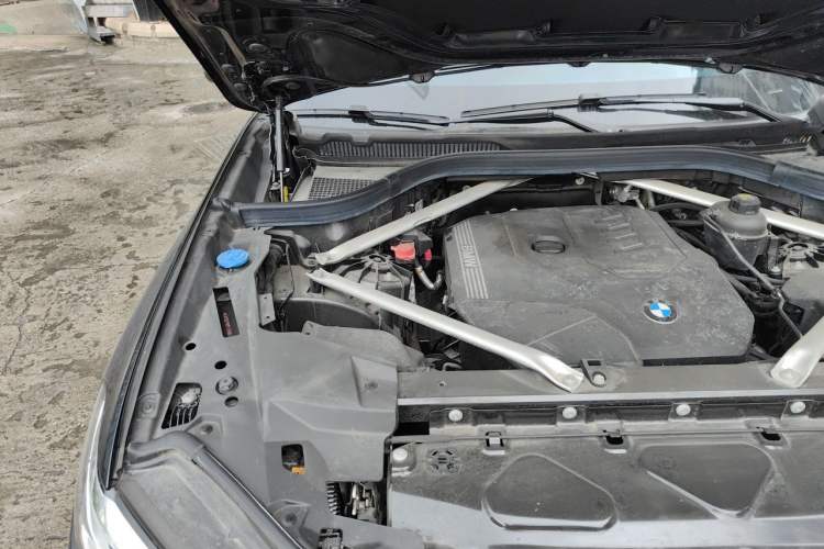 Used BMW X5 2022 Restyled xDrive 30Li Luxury Version M Sport Package Engine Bay Right