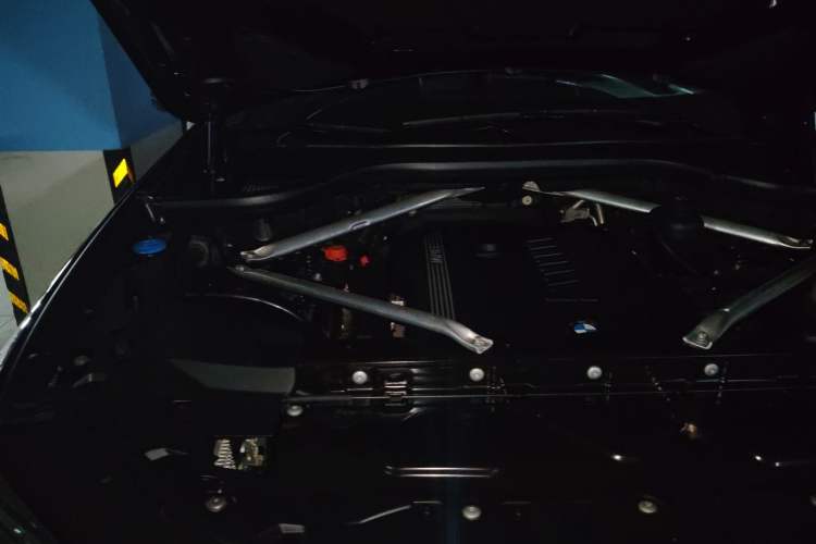 Used BMW X5 2022 xDrive40i M Sport Package Engine Bay Right