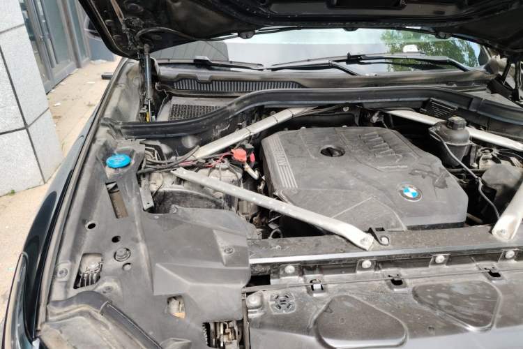Used BMW X5 2022 xDrive 30Li Luxury M Sport Package Engine Bay Right