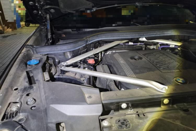 Used BMW X5 2022 xDrive 40Li M Sport Package Engine Bay Right